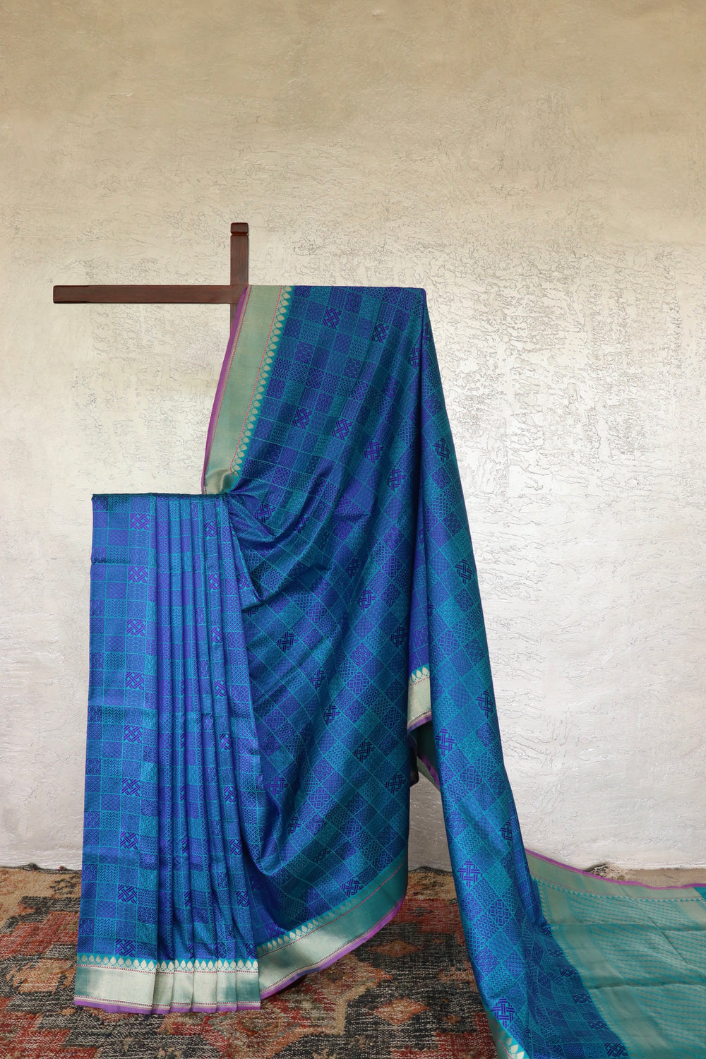 Blue handloom Banarsi saree with tanchoi motifs in silk