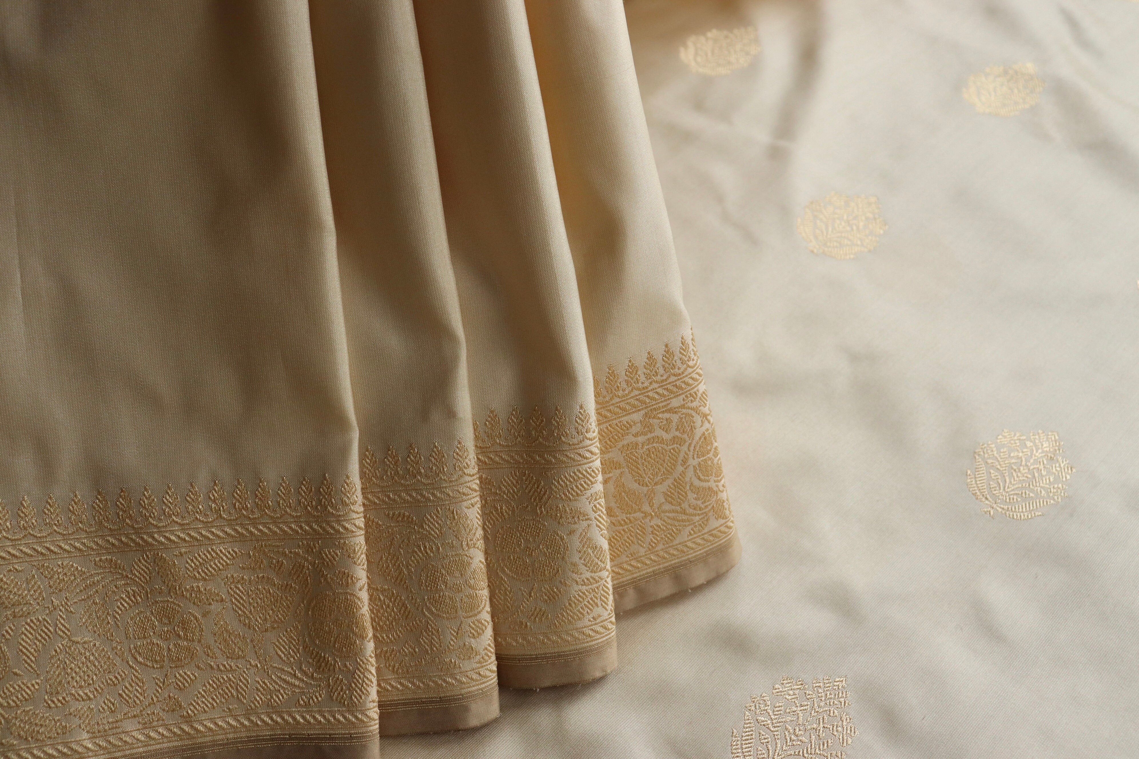 Ivory Parizaat Motif Pure Kora Silk Handloom Saree