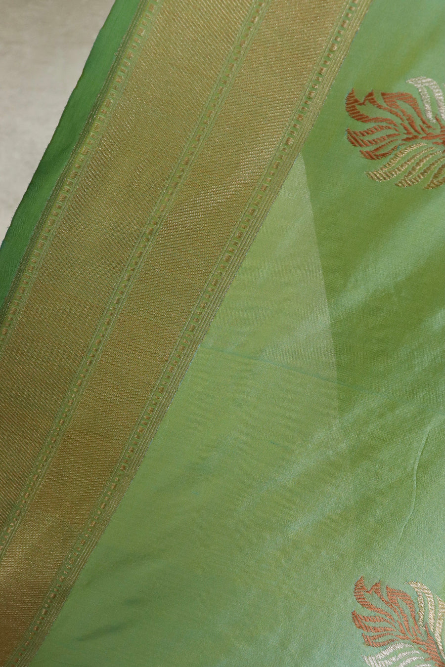 Light Green Kadhua Motif Katan Silk Pure Handloom Banarasi Saree