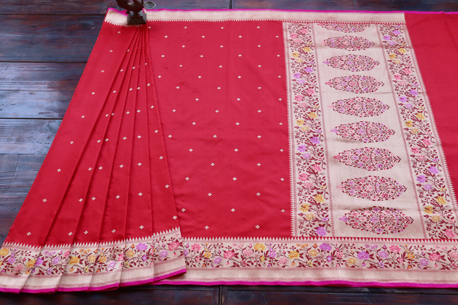 Border close-up on Red Meenadar Kadhua Banarasi saree