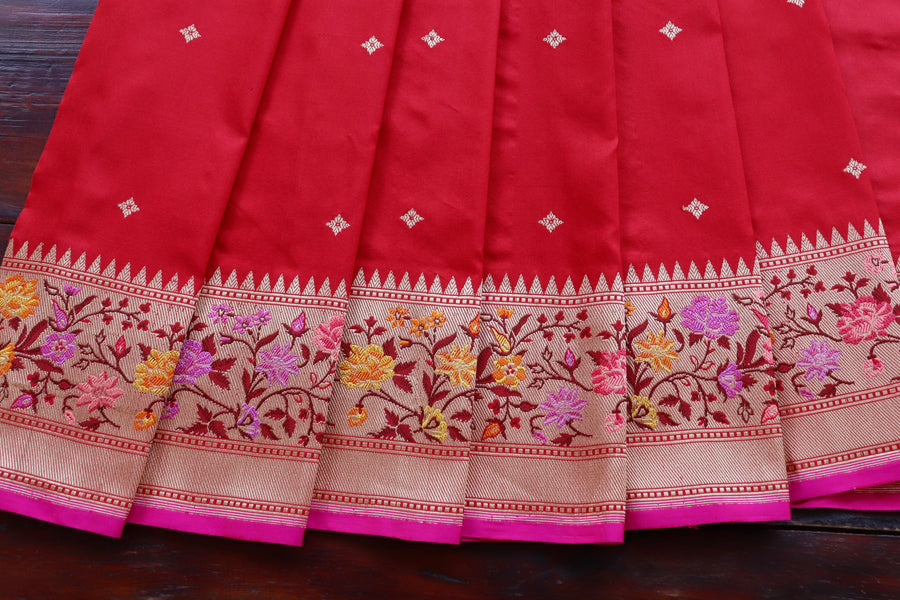 Aanchal motif on Red Meenadar Kadhua Banarasi saree