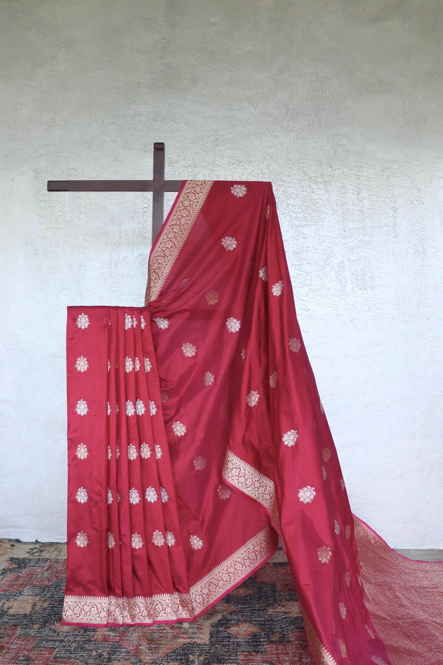 Maroon handloom Banarsi saree with kadhua motifs in pure Katan silk