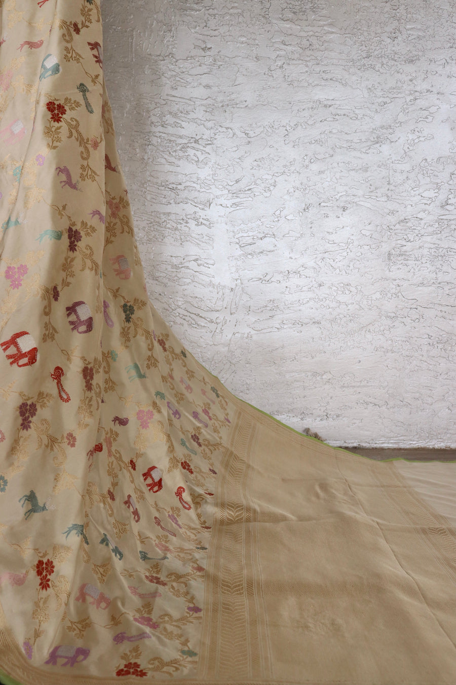 Ivory Kadhua Shikargah Pure Silk Handloom Banarasi Saree