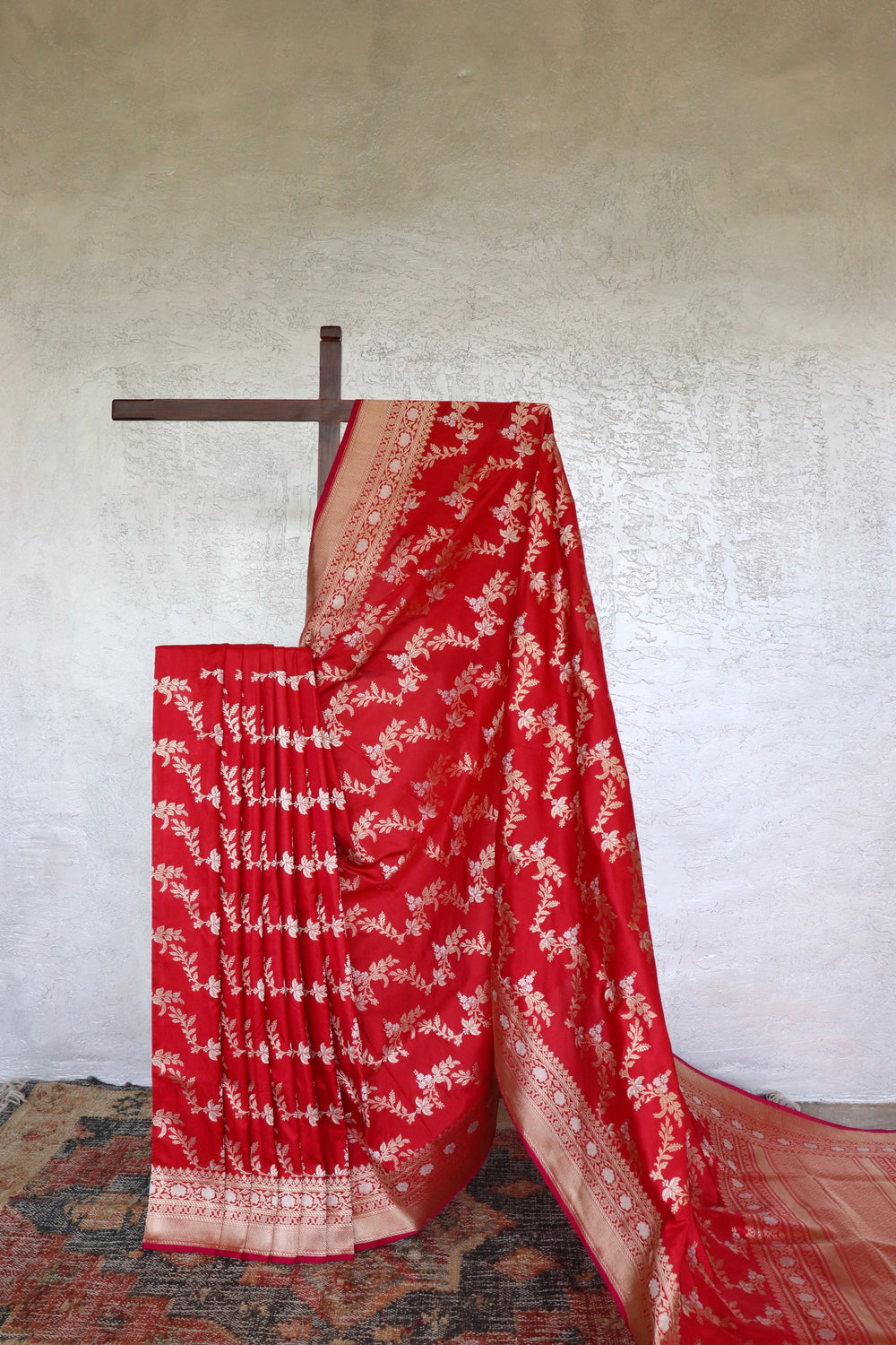 Classic Red handloom Banarsi saree with kadhua motifs in Katan silk