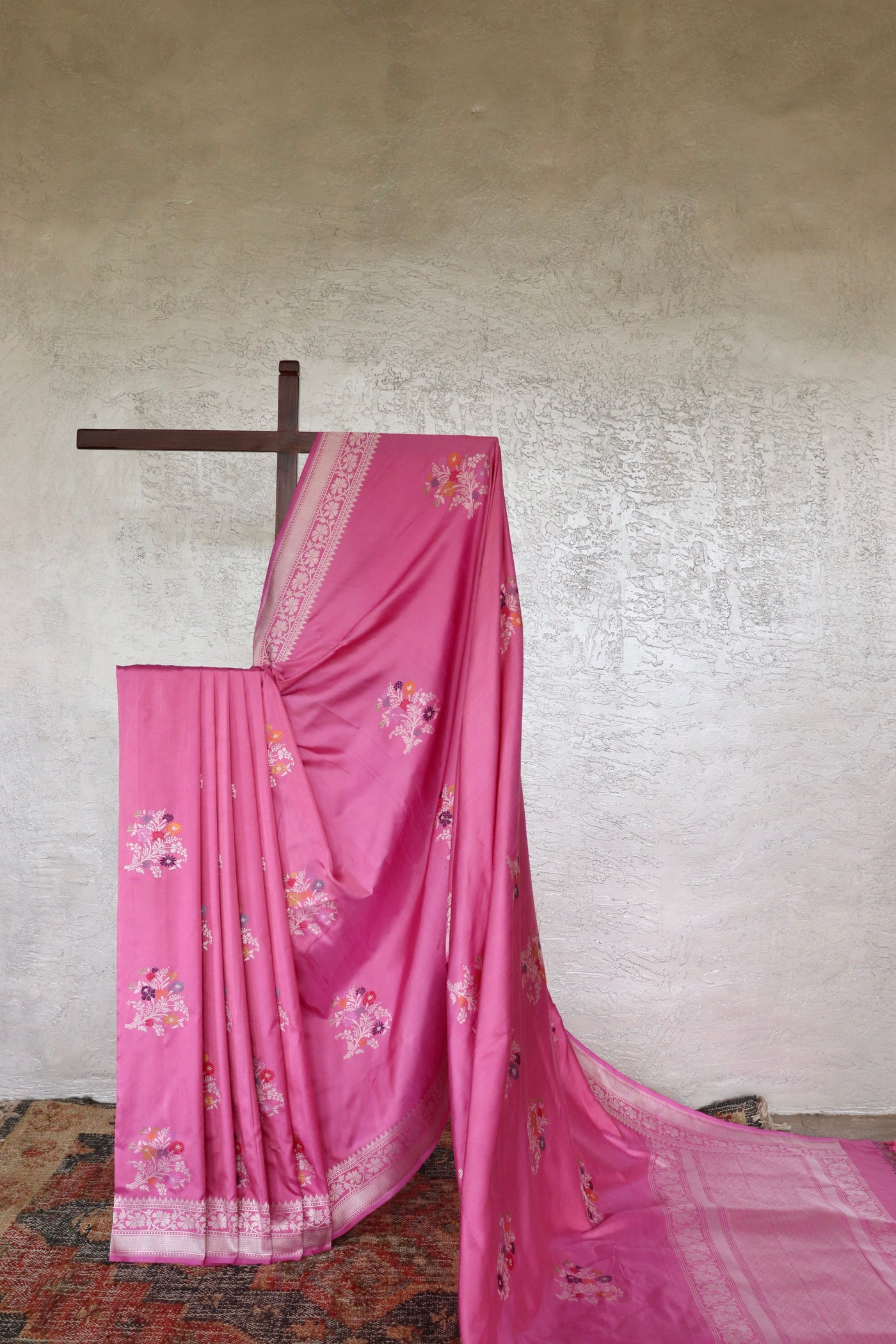 Pink handloom Banarsi saree with guldasta motifs in pure Katan silk