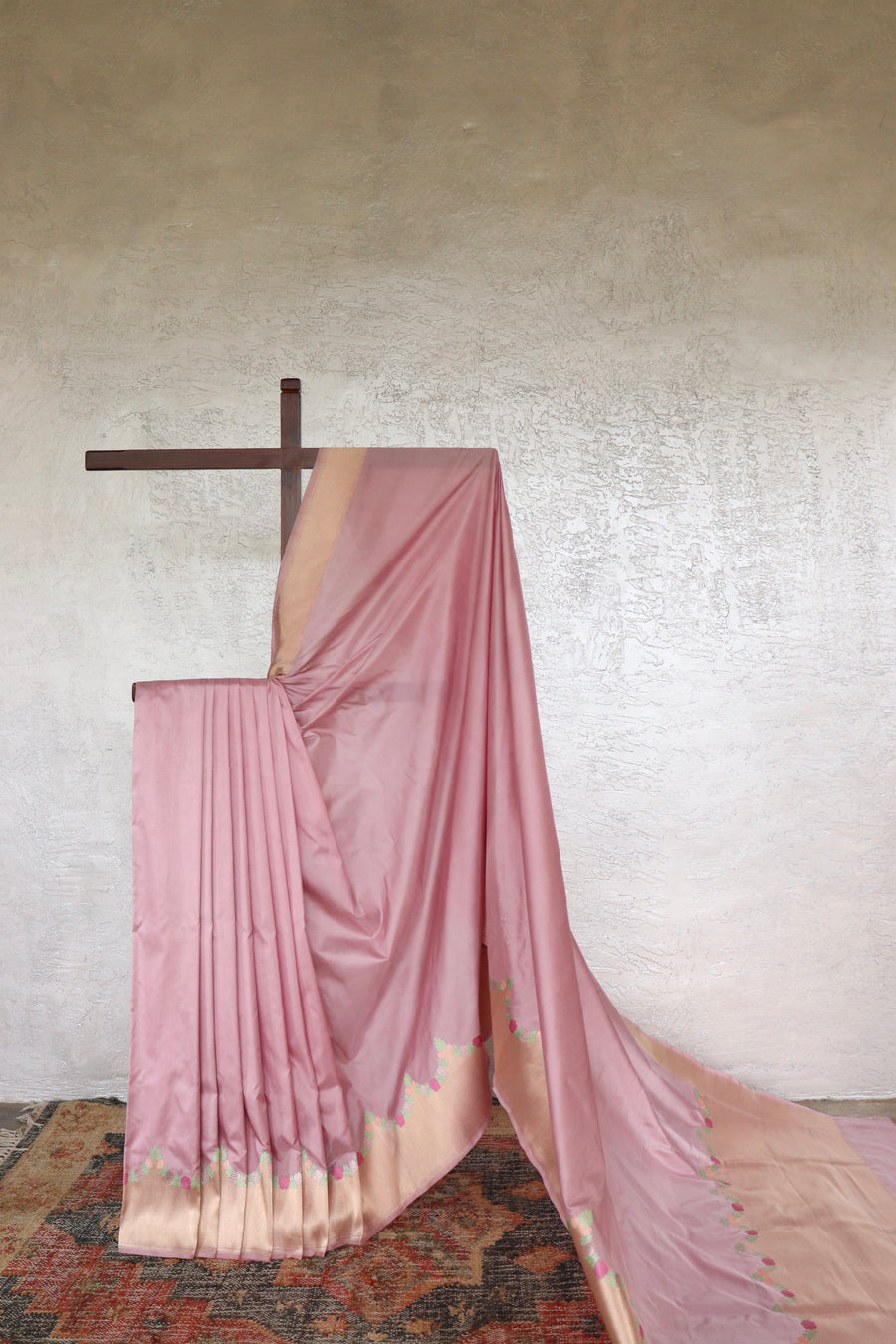 Pink handloom Banarsi saree with floral motifs in pure silk