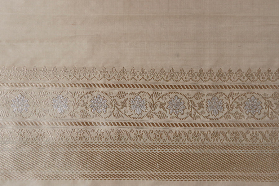 Cream Zig Zag Jangla Pure Silk Handloom Banarasi Saree