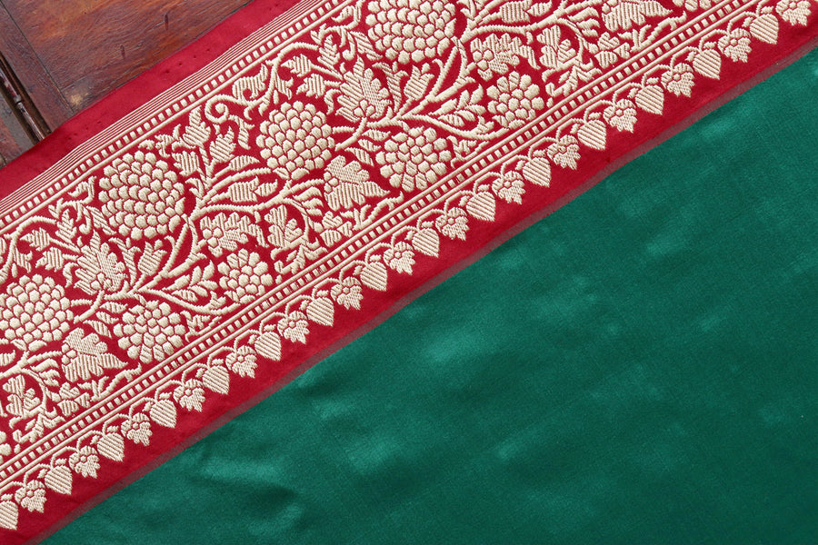 Katan silk texture of Green & Maroon Kadhua saree