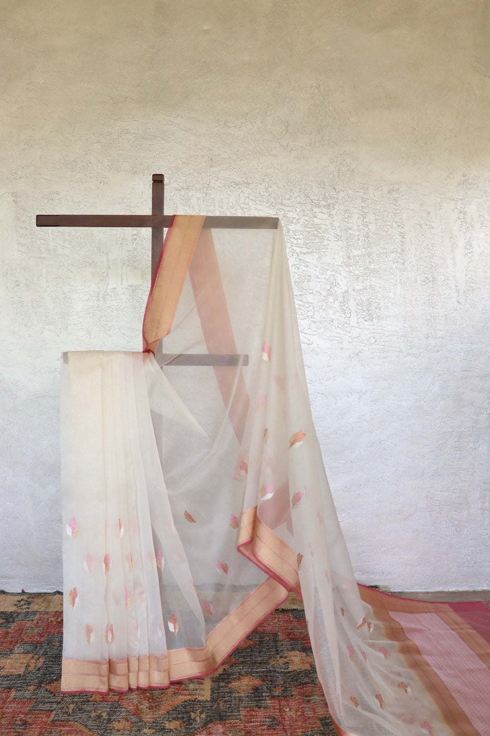 White handloom Banarsi saree with kadhua motifs in Organza silk
