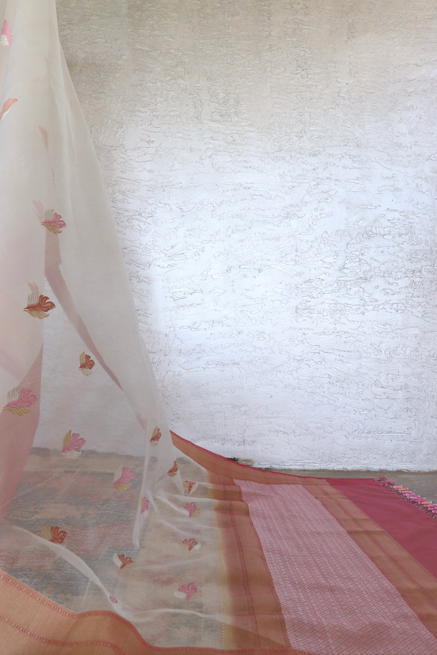 White Kadhua Organza Handloom Banarasi Saree