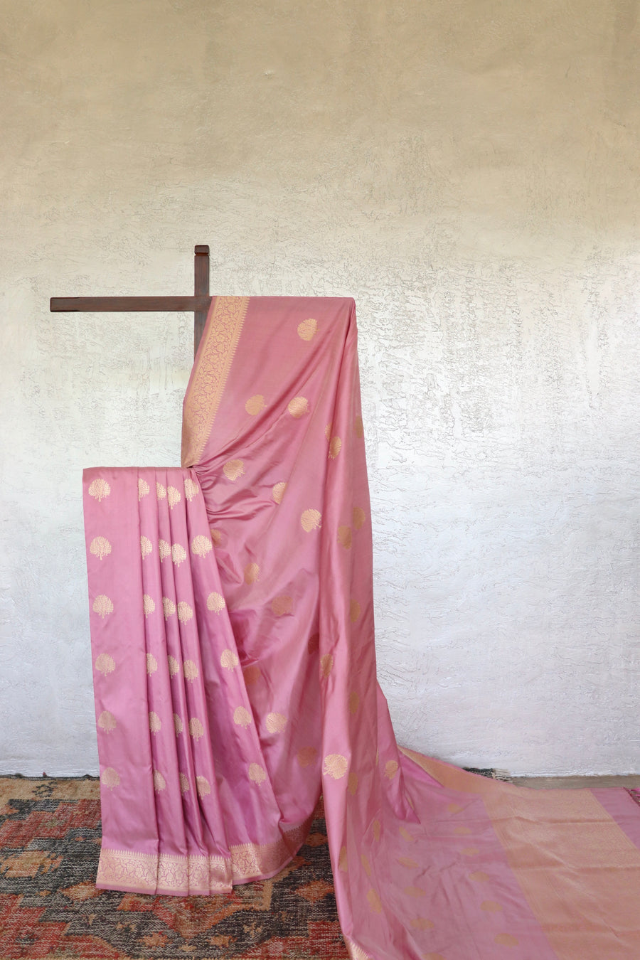 Pink handloom Banarsi saree with kadhua motifs in pure silk