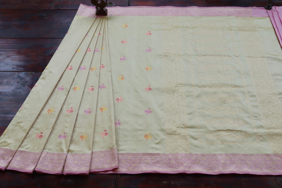Border close-up on Cream Motif Katan Banarasi saree