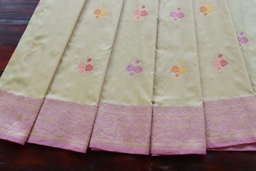 Katan silk texture of Cream Motif Banarasi saree