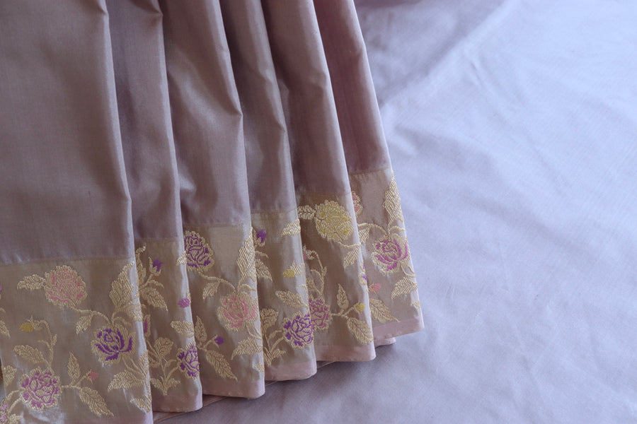 Pallu detail of Grey Kadhua Katan Banarasi saree