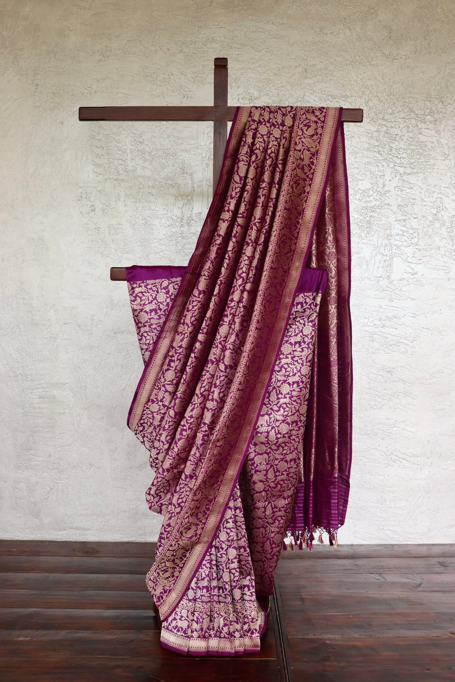 Magenta Shikargah Pure Silk Handloom Banarasi Saree