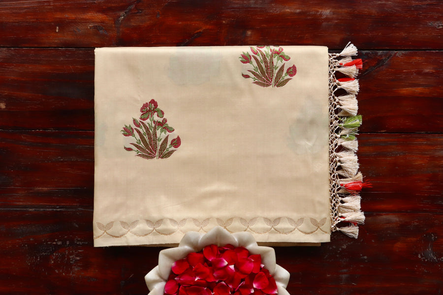 Cream handloom Banarsi saree with kadhua motifs in pure silk