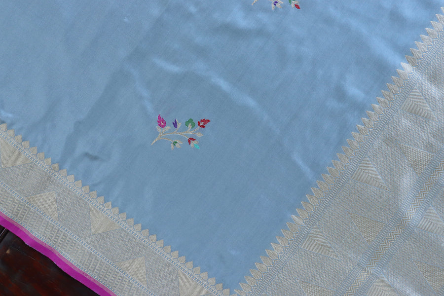 Border close-up on Sky Blue Leaf Banarasi dupatta