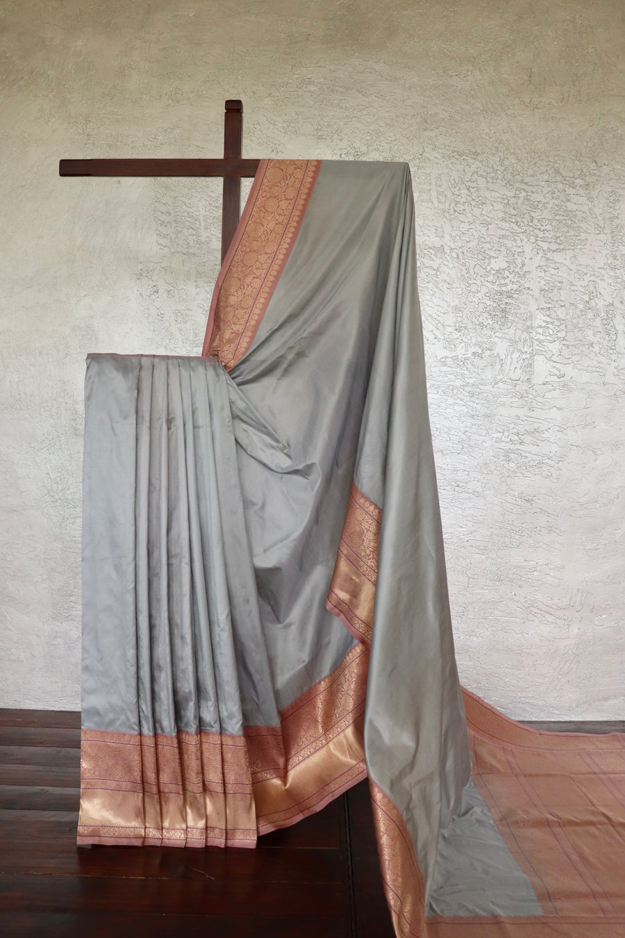 Grey & Pink Kadiyal Pure Katan Silk Handloom Banarasi Saree
