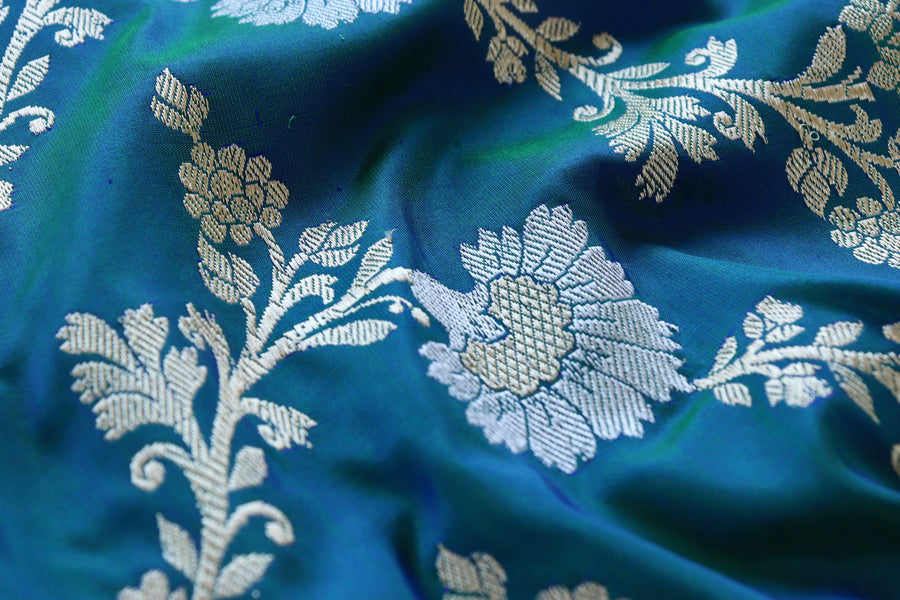 Aanchal motif on Peacock Shade Zig Zag Jangla saree