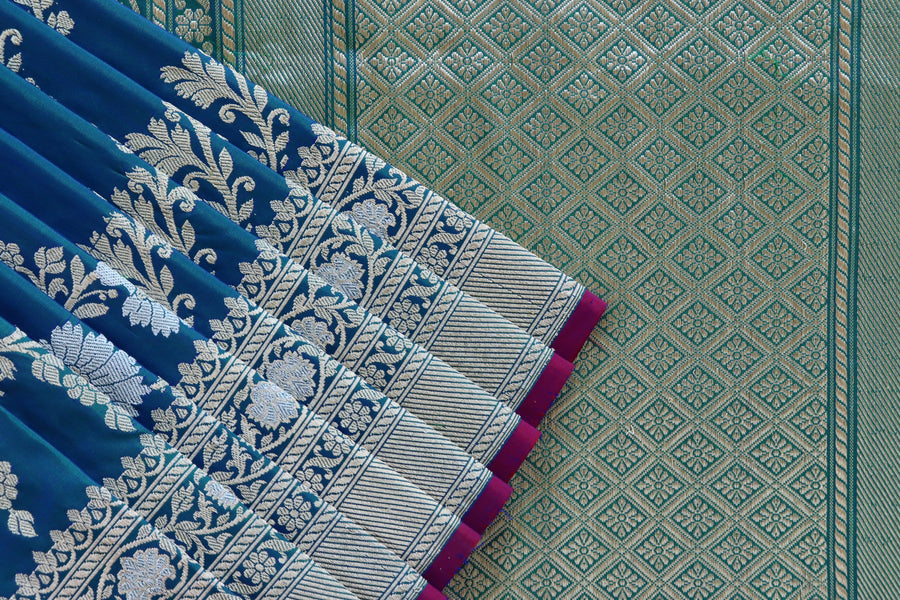 Colour close-up of Peacock Shade Zig Zag Jangla saree