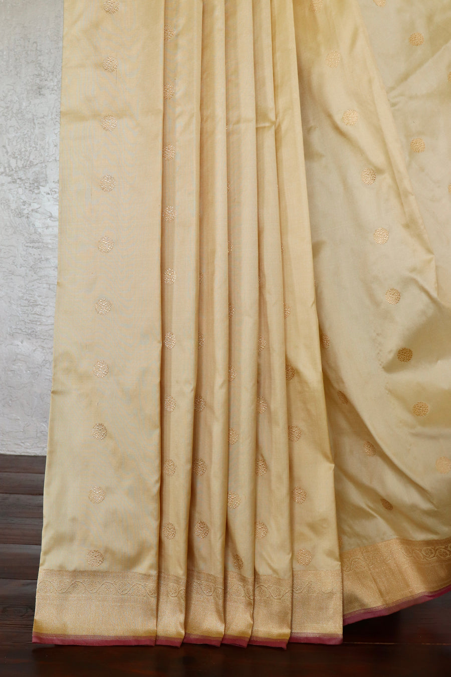 Ivory Ginnie Motif Pure Silk Banarasi Saree | Stuti Weaves