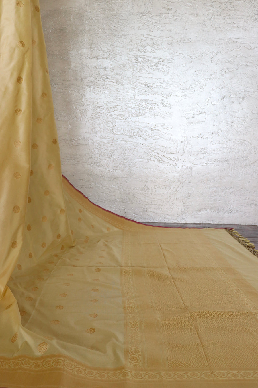 Ivory Ginnie Motif Pure Silk Banarasi Saree | Stuti Weaves