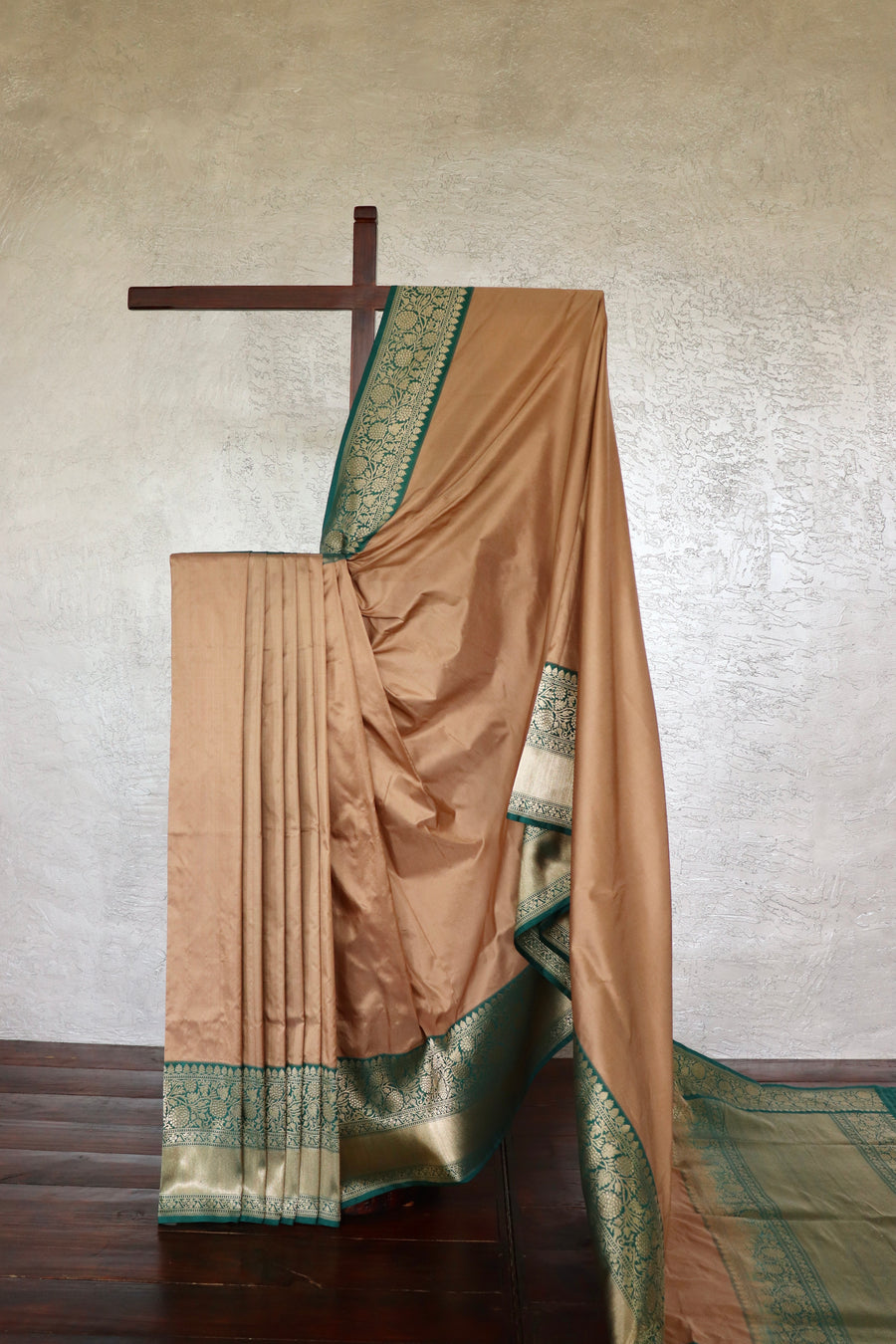 Beige & Green Kadiyal Pure Katan Silk Handloom Banarasi Saree