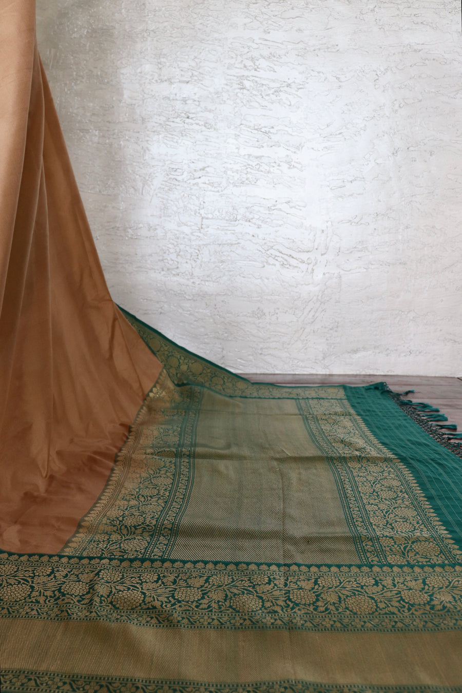 Beige & Green Kadiyal Pure Katan Silk Handloom Banarasi Saree