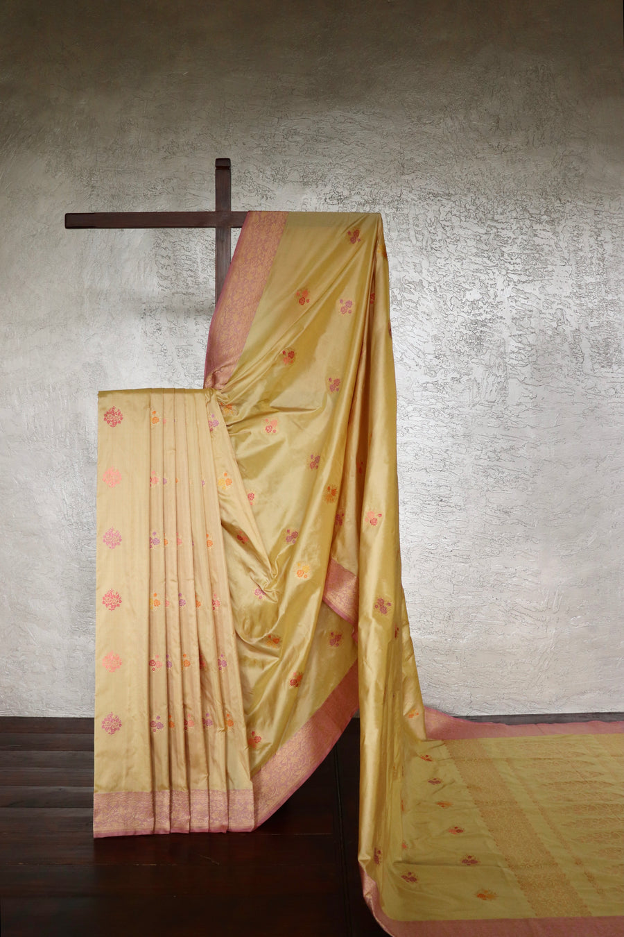 Cream Motif Pure Katan Silk Handloom Banarasi Saree