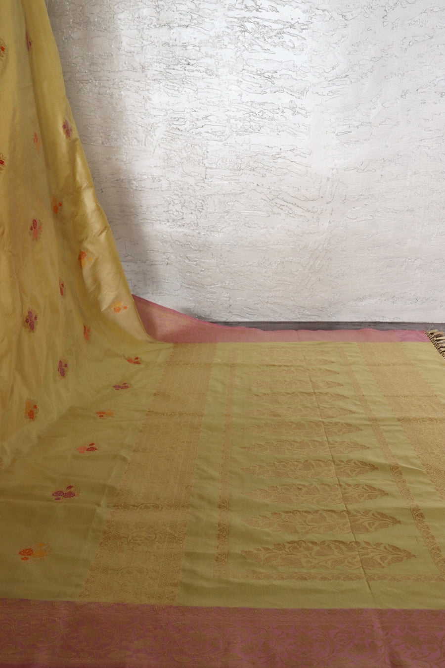 Cream Motif Pure Katan Silk Handloom Banarasi Saree