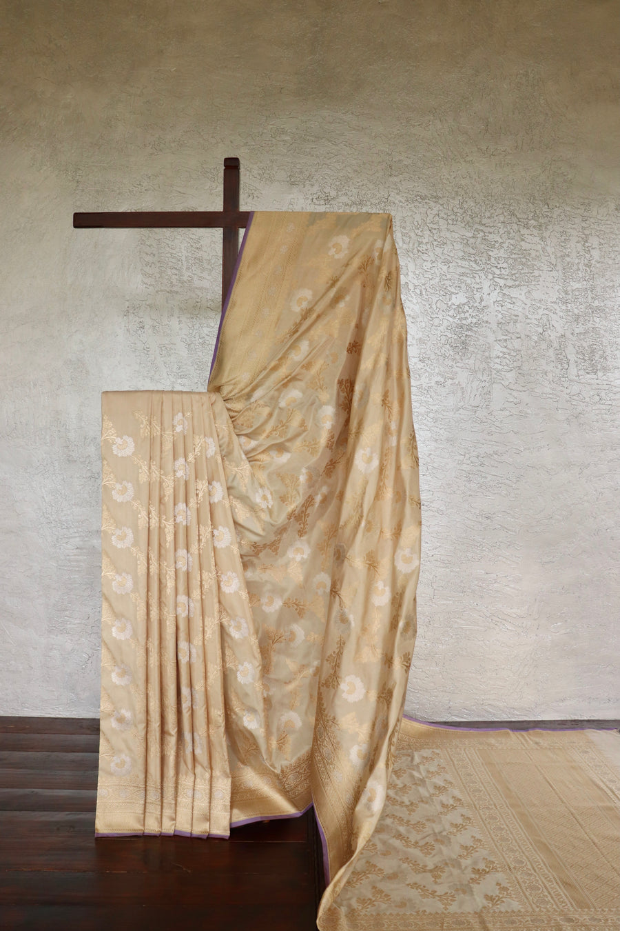 Cream Zig Zag Jangla Pure Silk Handloom Banarasi Saree