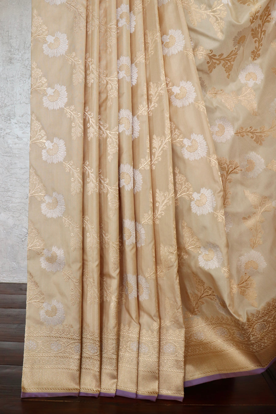 Cream Zig Zag Jangla Pure Silk Handloom Banarasi Saree