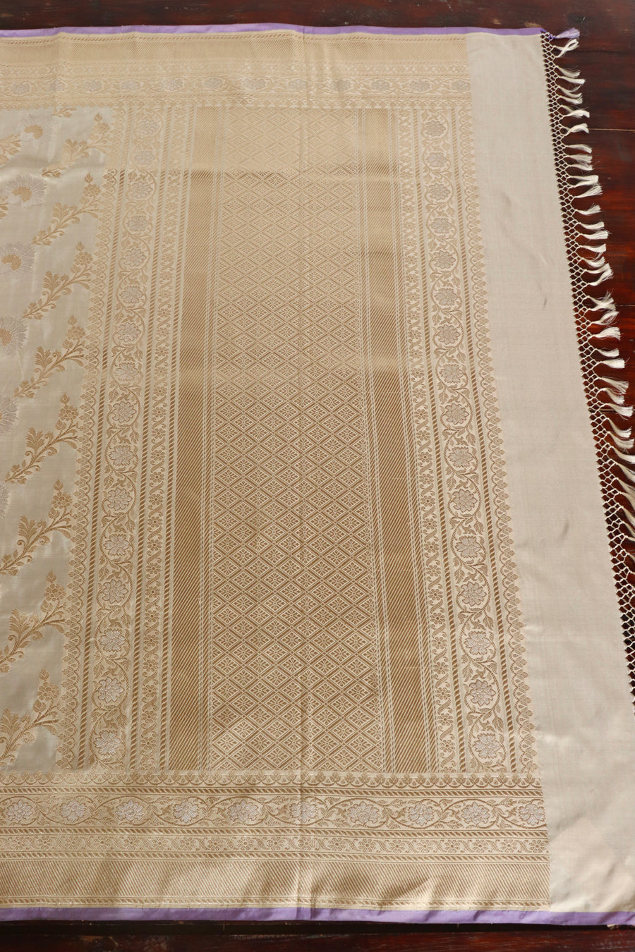 Cream Zig Zag Jangla Pure Silk Handloom Banarasi Saree