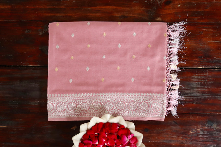 Salmon Pink handloom Banarsi saree with kadhua motifs in pure silk