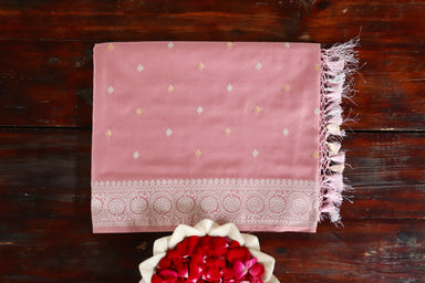 Salmon Pink handloom Banarsi saree with kadhua motifs in pure silk