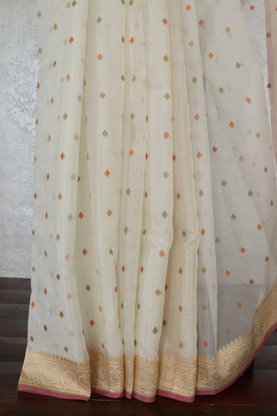 White Kadhua Motif Pure Kora Silk Handloom Banarasi Saree