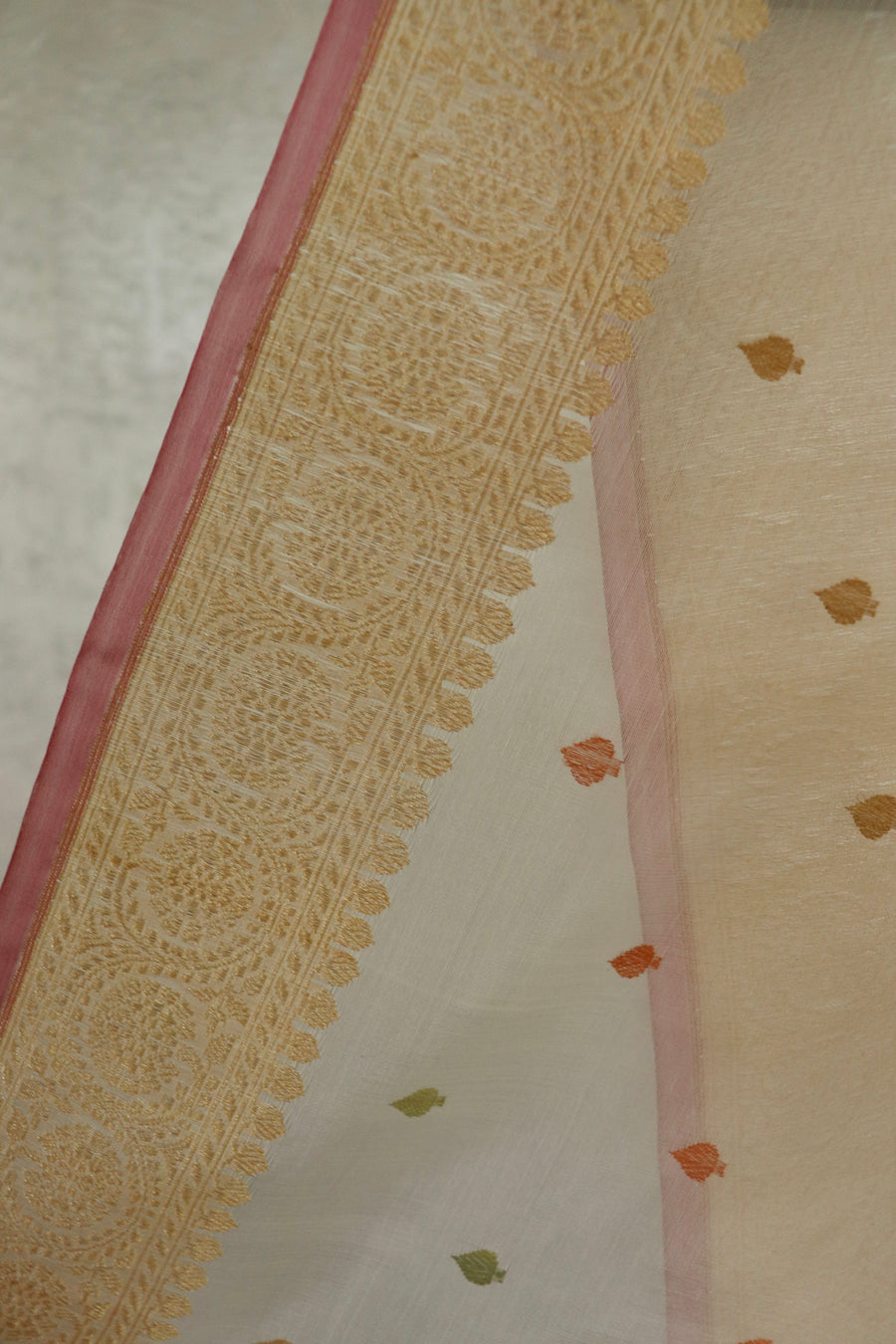White Kadhua Motif Pure Kora Silk Handloom Banarasi Saree
