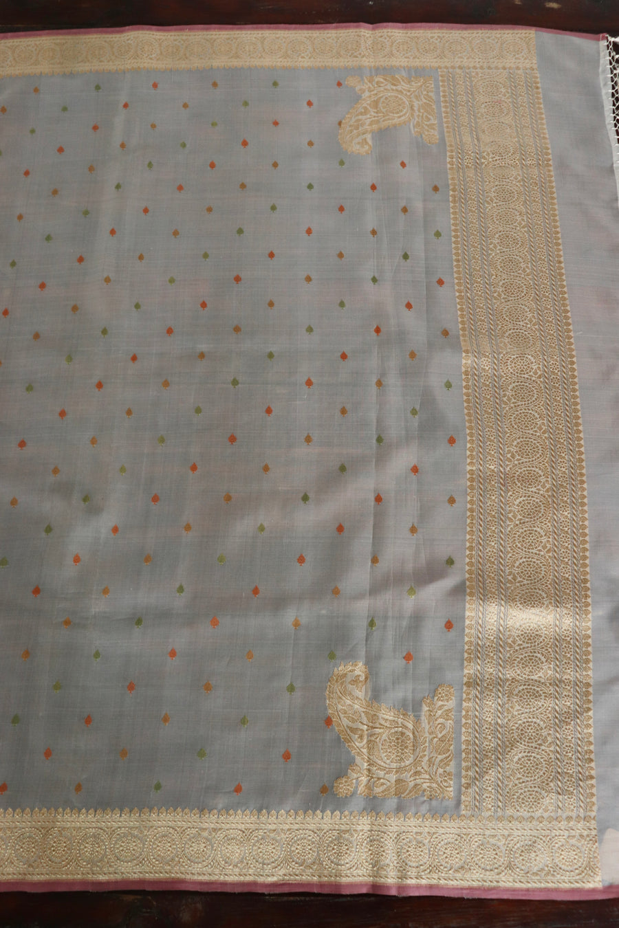White Kadhua Motif Pure Kora Silk Handloom Banarasi Saree