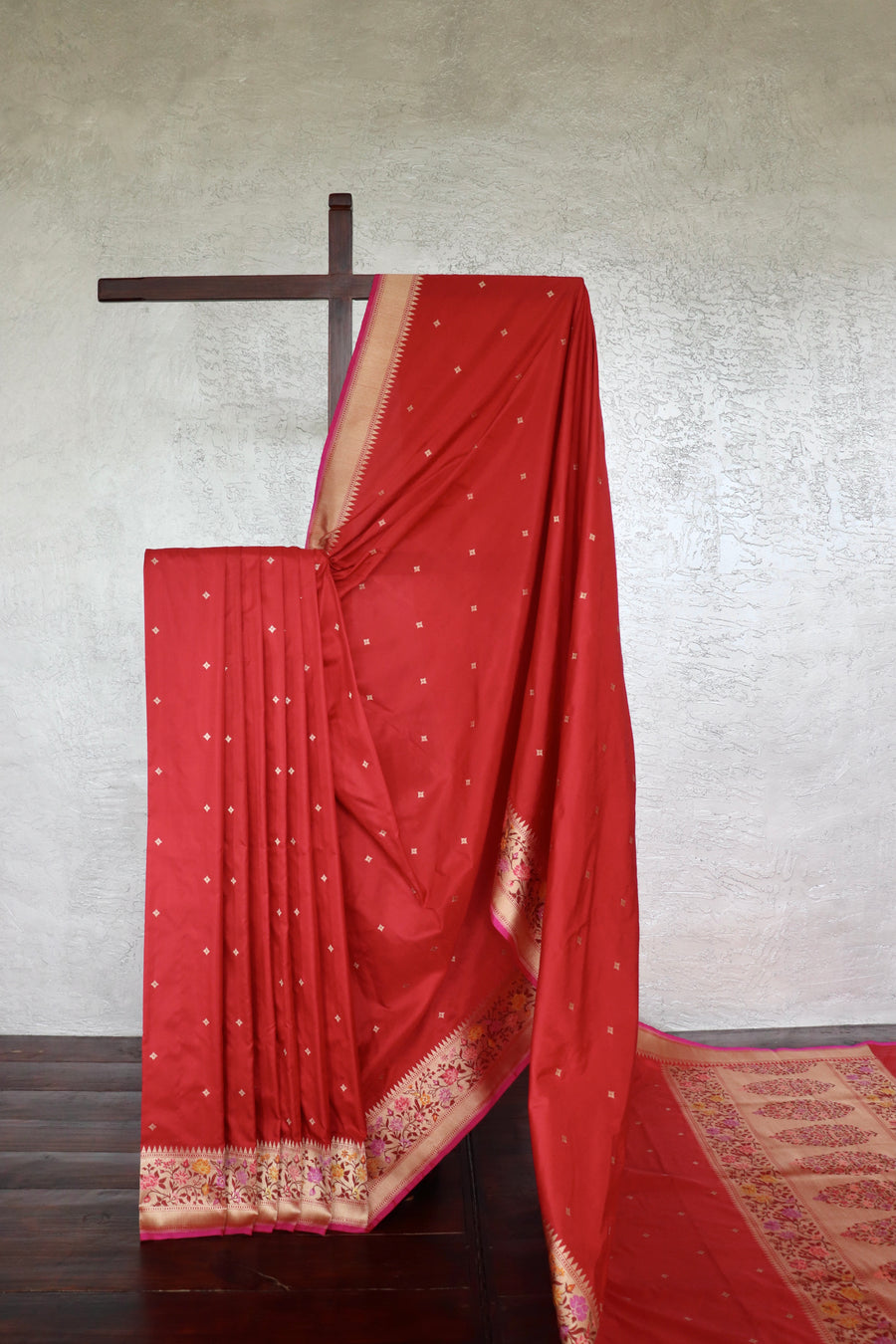 Red Meenadar Kadhua  Pure Silk Handloom Banarasi Saree
