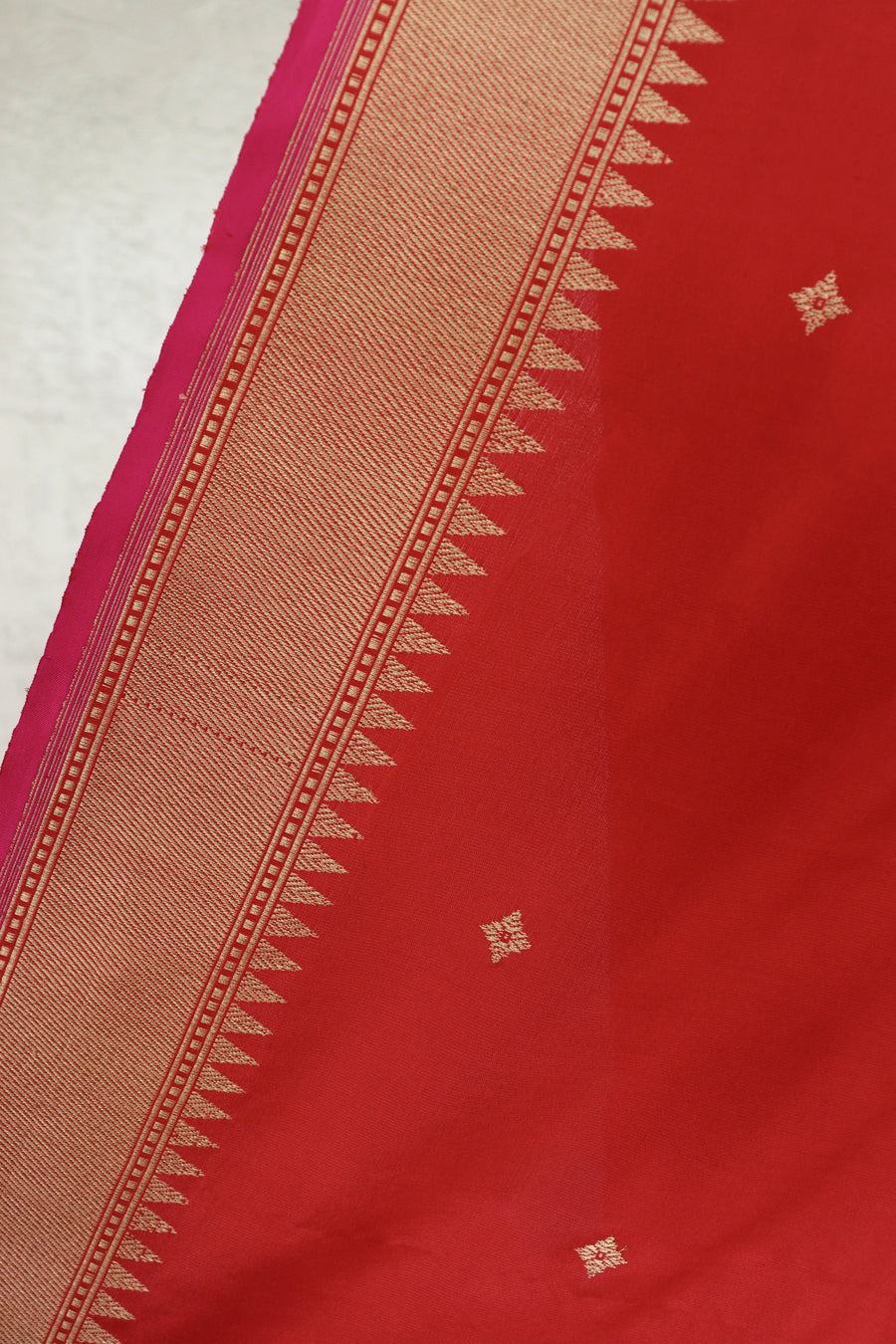 Red Meenadar Kadhua  Pure Silk Handloom Banarasi Saree