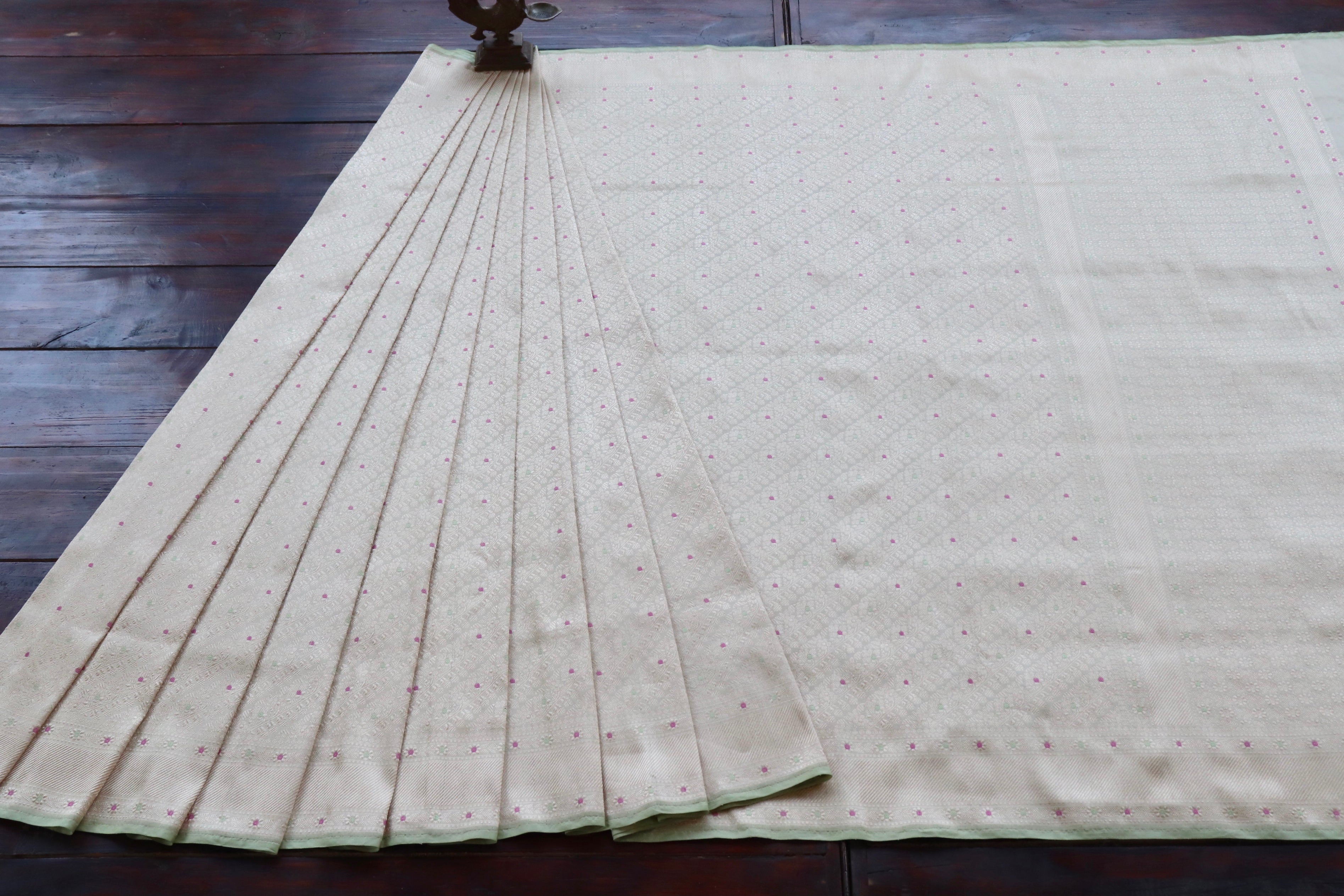 Ivory Meenadar Adda Tanchoi Pure Silk Handloom Banarasi Saree