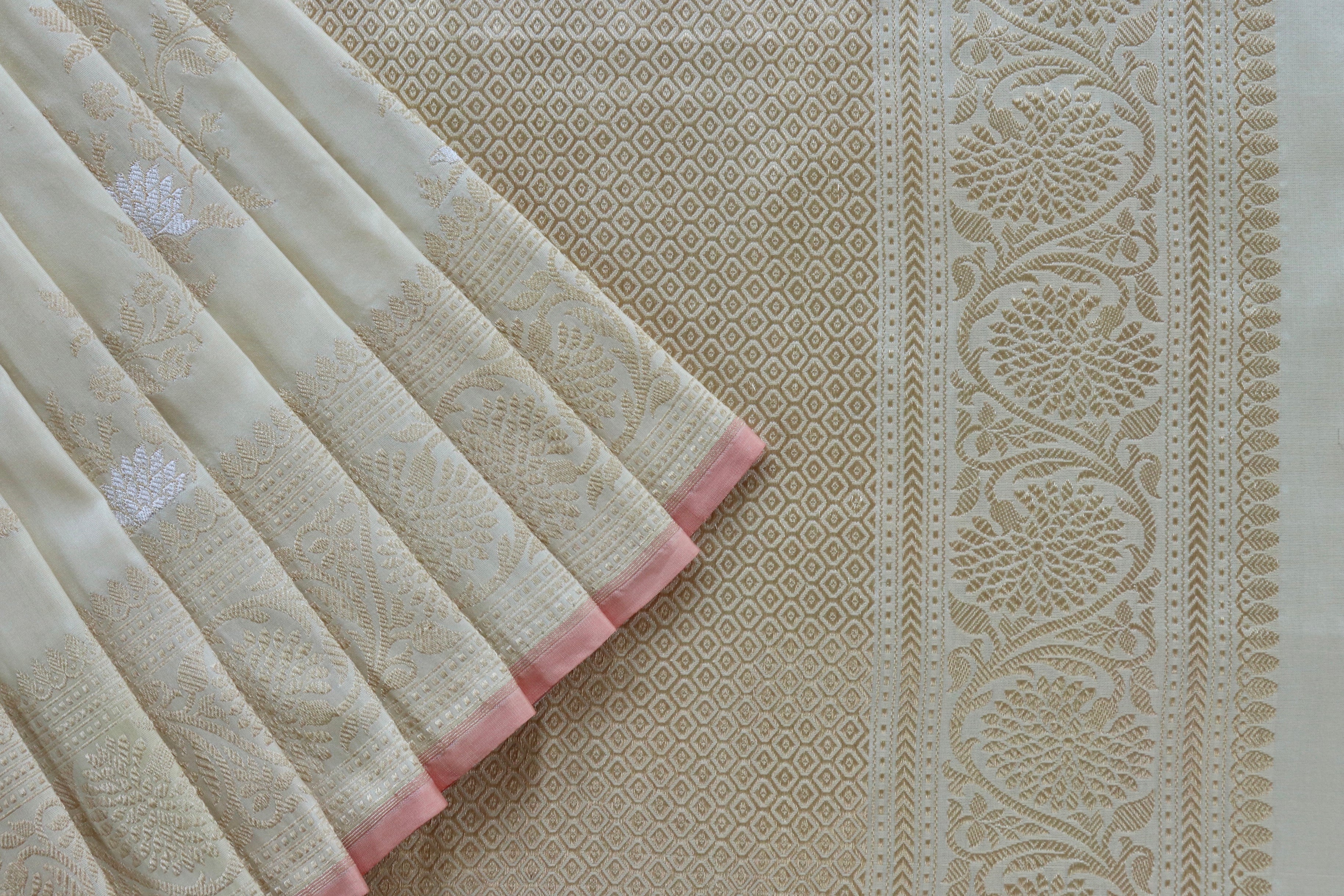Off-White Jamal Jangla Pure Silk Handloom Banarasi Saree