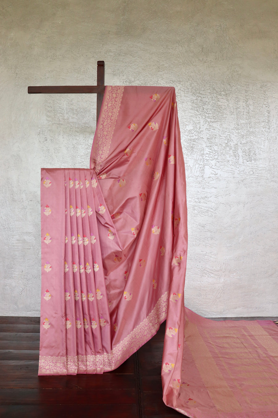 Rouge Pink Guldasta Motif Pure Silk Handloom Saree