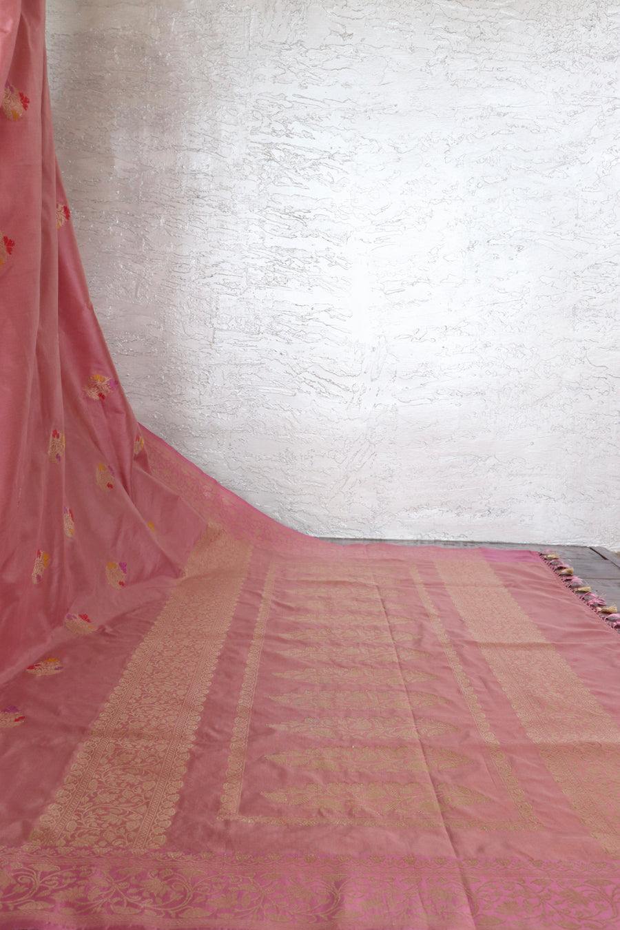 Rouge Pink Guldasta Motif Pure Silk Handloom Saree