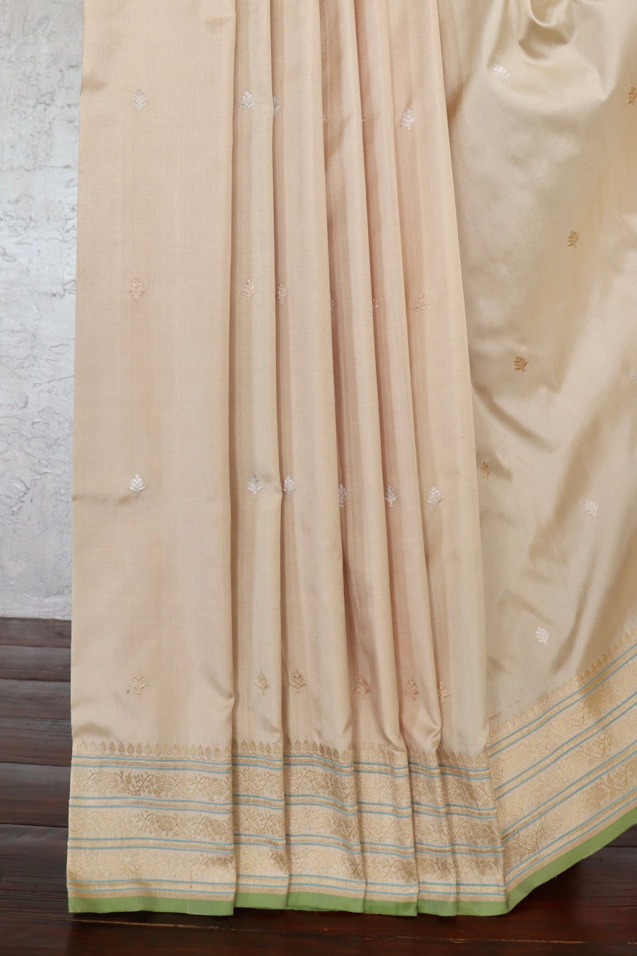 Ivory Kadhua Motif Pure Silk Handloom Banarasi Saree