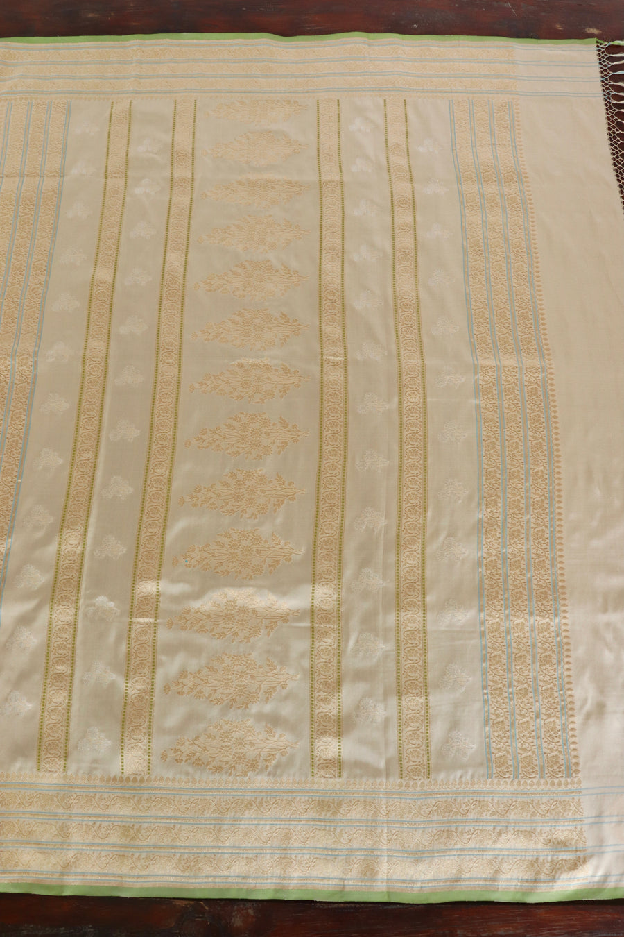 Ivory Kadhua Motif Pure Silk Handloom Banarasi Saree