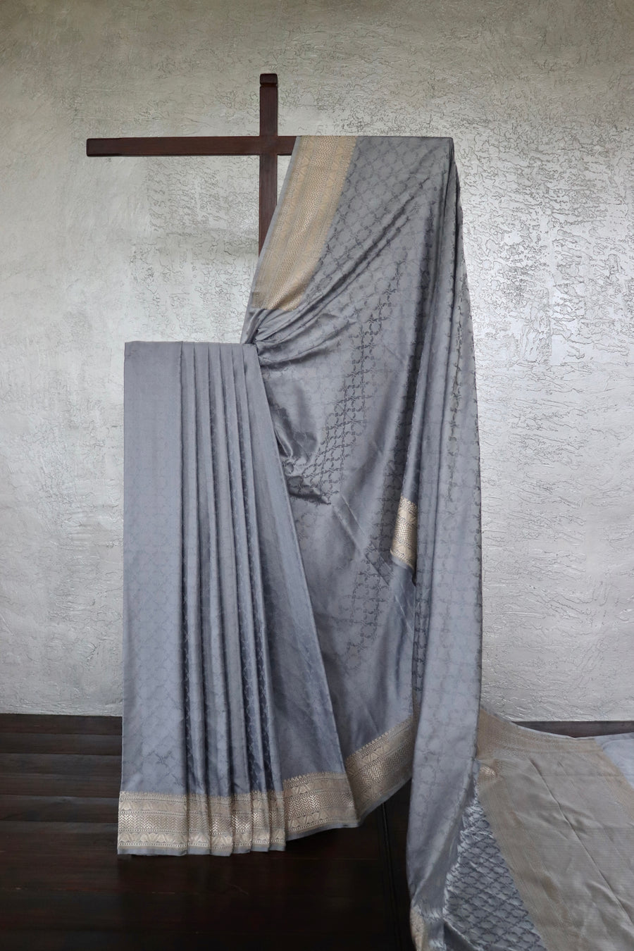 Grey Resham Tanchoi Banarasi Handwoven Silk Saree