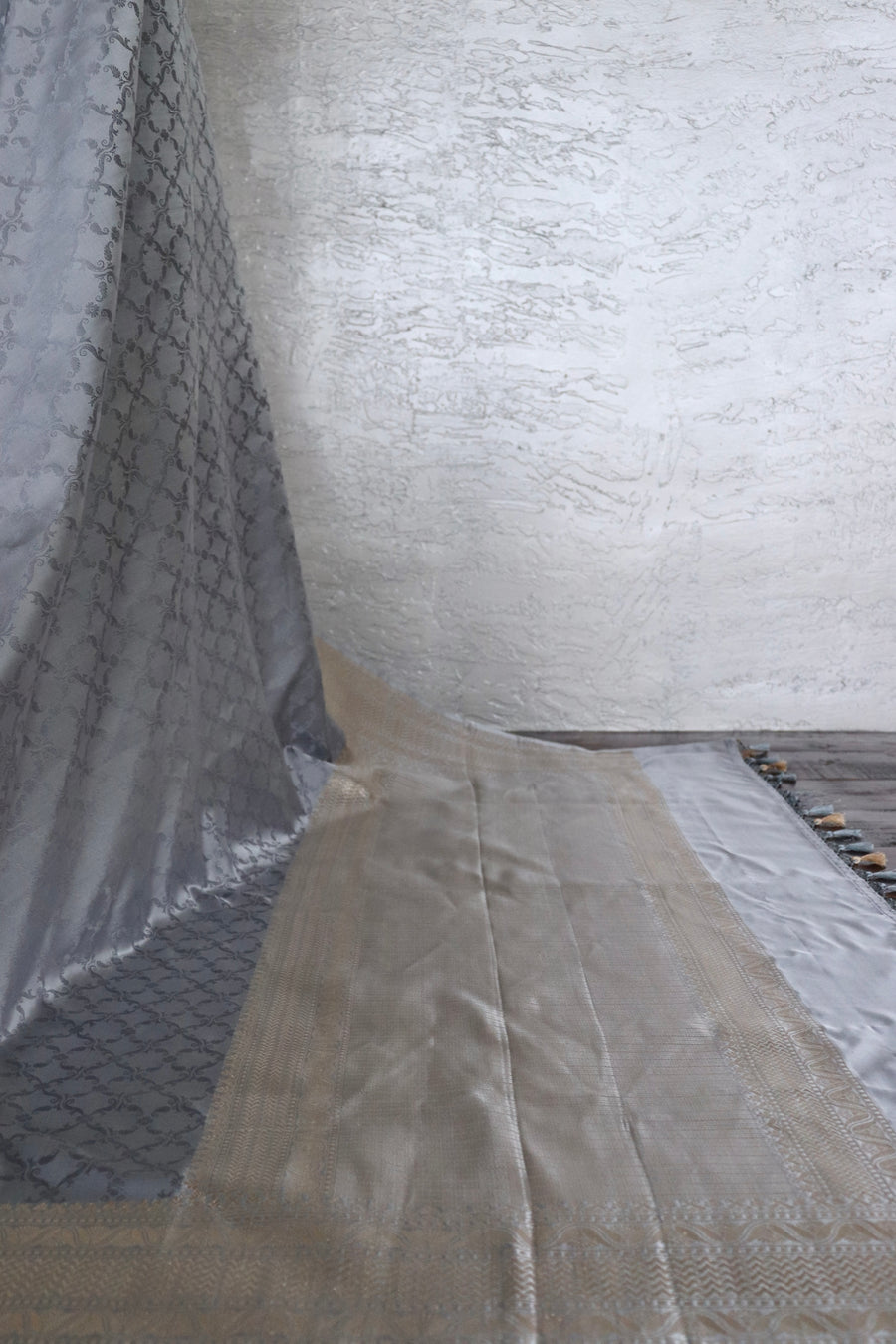 Grey Resham Tanchoi Banarasi Handwoven Silk Saree