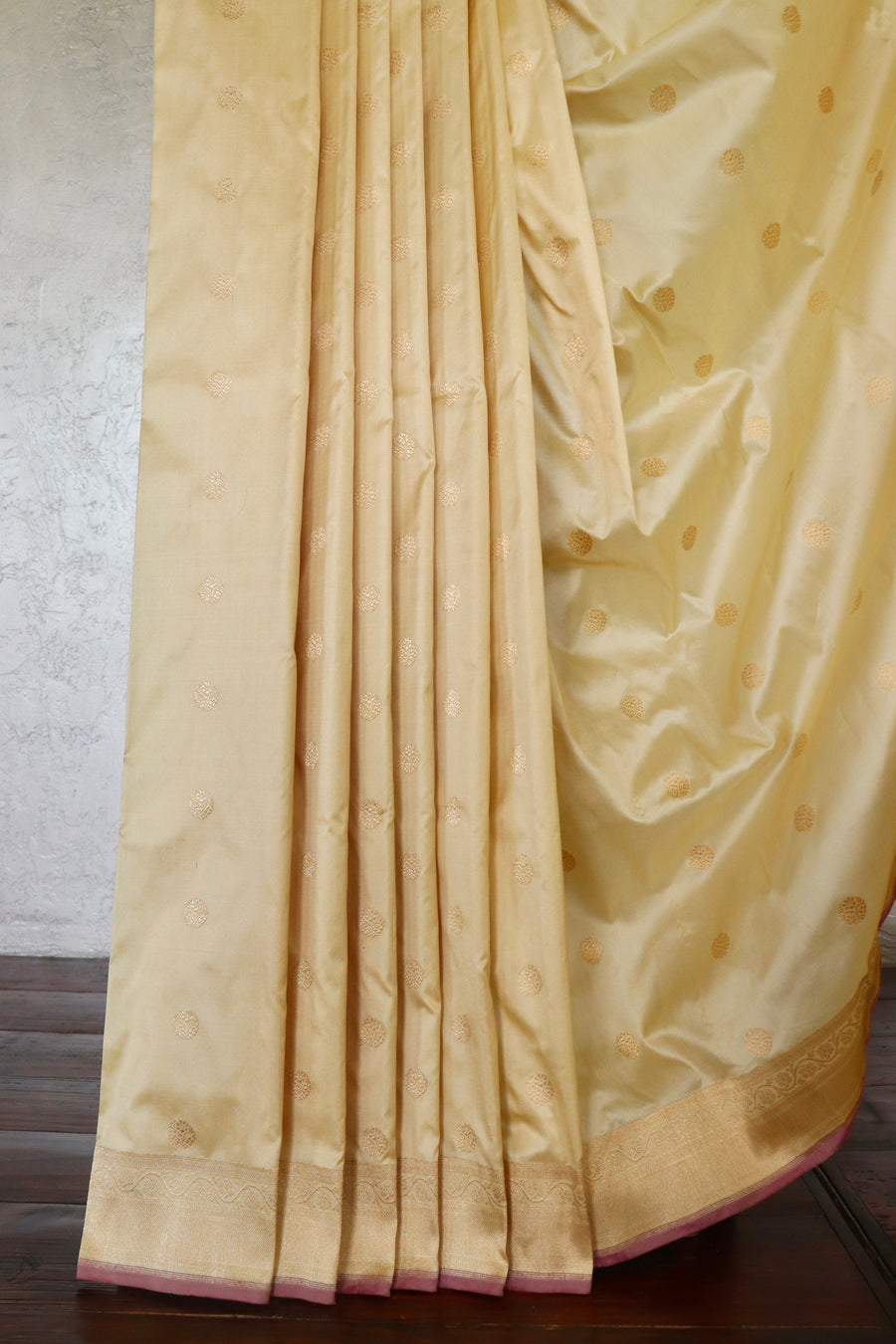 Ivory Ginnie Motif Pure Silk Banarasi Saree | Stuti Weaves
