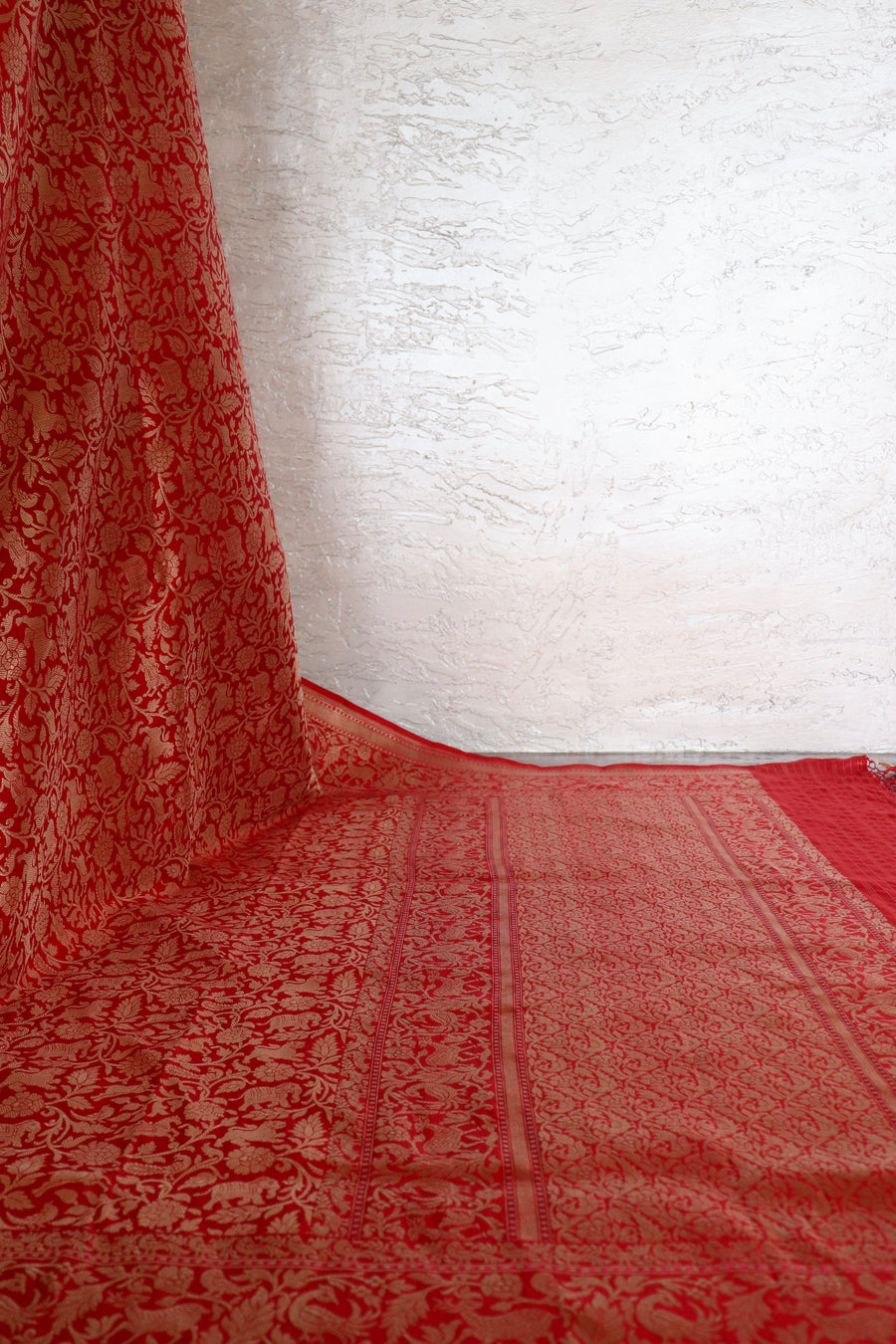 Red Shikargah Pure Silk Handloom Banarasi Saree